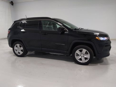 Used 2022 Jeep Compass Latitude w/ Sun and Sound Group AWD/4WD image 11
