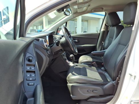 Used 2016 Chevrolet Trax LT w/ LT Convenience Package FWD image 17
