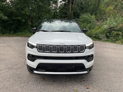 Used 2024 Jeep Compass Limited w/ Elite Group AWD/4WD image 2