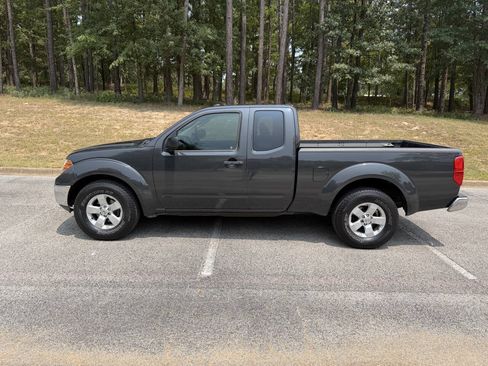 Used 2011 Nissan Frontier SV w/ SV Premium Utility Pkg RWD image 5