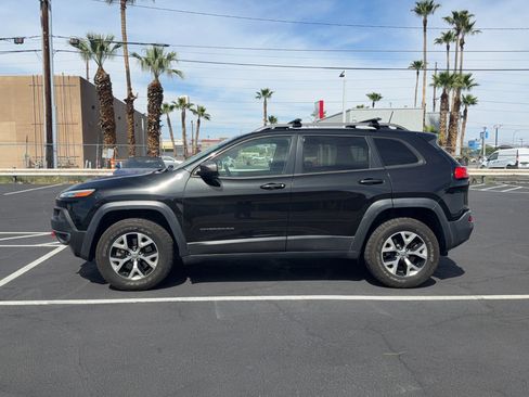Used 2016 Jeep Cherokee Trailhawk w/ Leather Interior Group AWD/4WD image 3