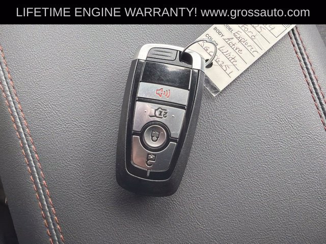 Used 2025 Ford Explorer Active AWD/4WD image 29
