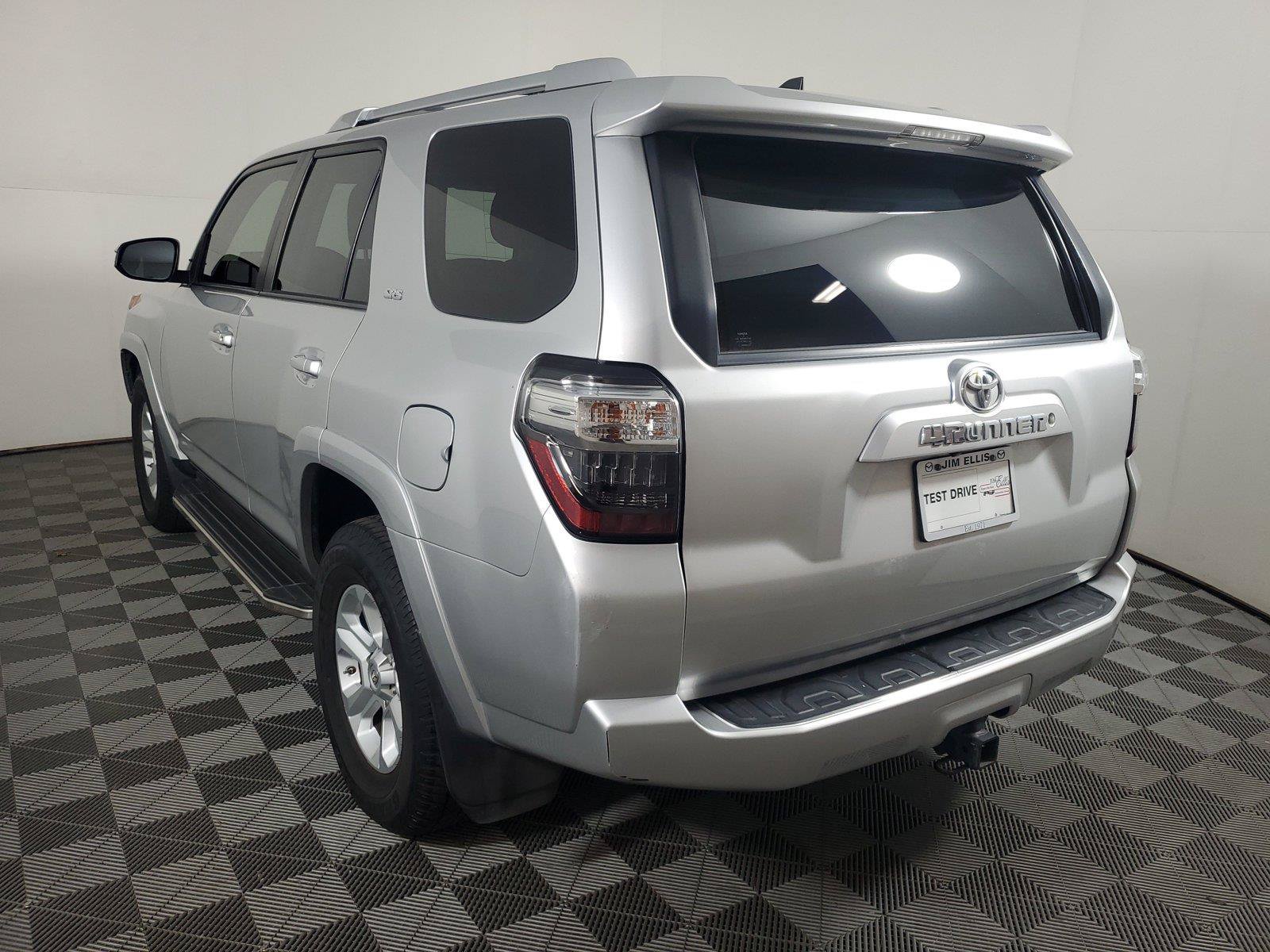 Used 2017 Toyota 4Runner SR5 RWD image 6