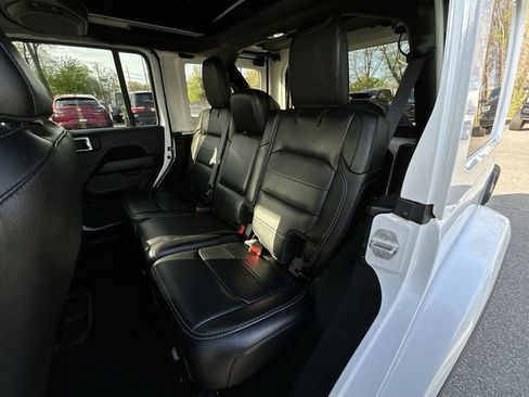 Used 2022 Jeep Wrangler Unlimited Sahara w/ Cold Weather Group AWD/4WD image 23