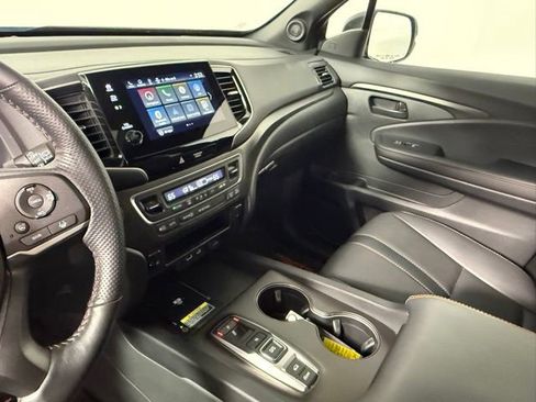 Used 2025 Honda Passport TrailSport image 30
