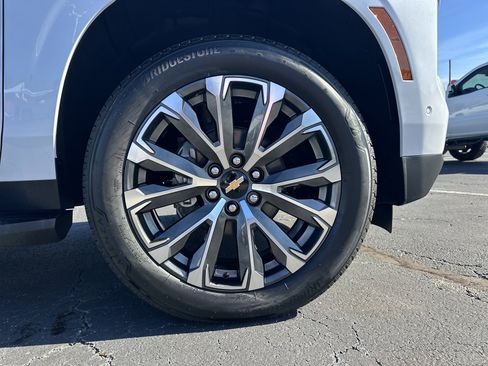 New 2026 Chevrolet Suburban High Country w/ Sun And Tow Package RWD image 14