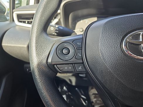 Used 2025 Toyota Corolla LE FWD image 21
