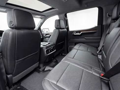 Used 2025 GMC Sierra 1500 Denali AWD/4WD image 18