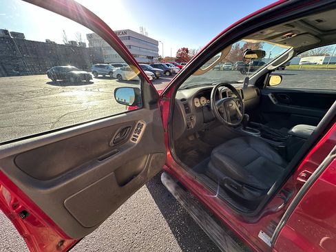 Used 2007 Ford Escape XLT image 9