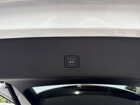 Used 2023 Chevrolet Traverse LT FWD image 31