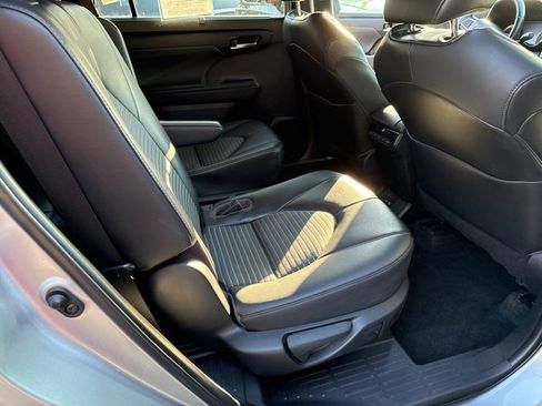 Used 2023 Toyota Highlander XSE image 25