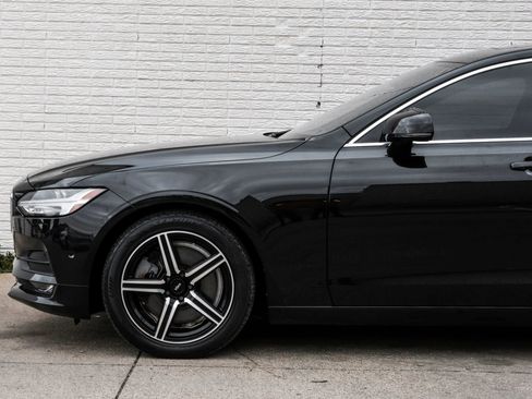 Used 2017 Volvo S90 T6 Momentum w/ Vision Package image 12