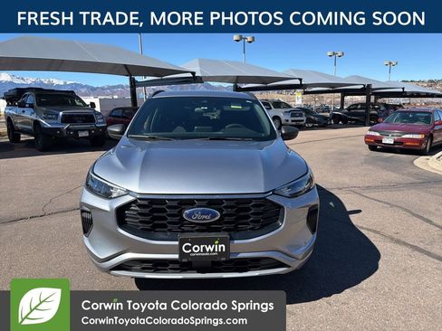Used 2023 Ford Escape ST-Line image 2