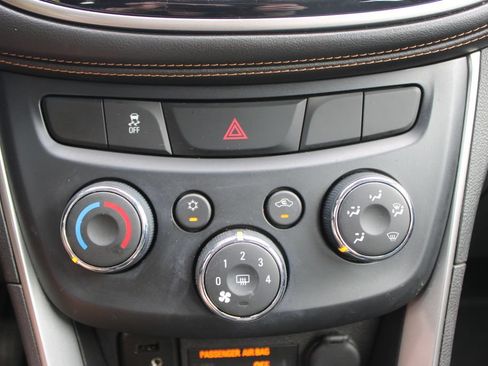 Used 2017 Chevrolet Trax LS FWD image 39