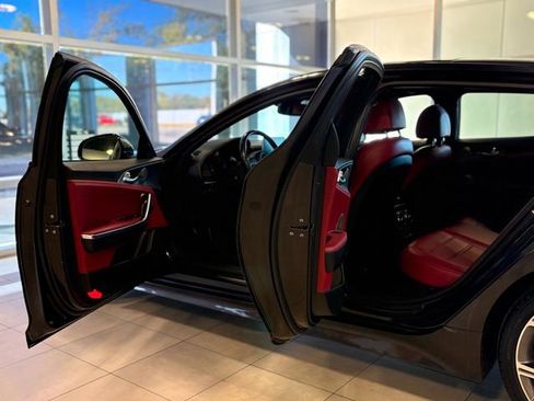 Used 2021 Kia Stinger GT2 image 18