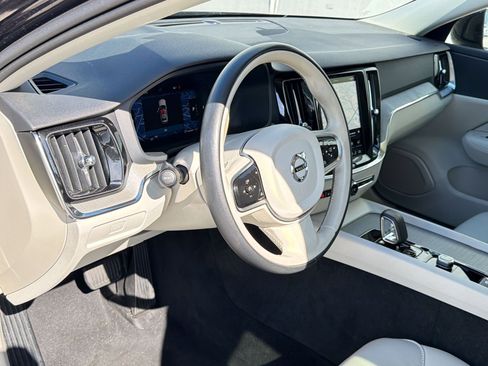 Used 2025 Volvo V60 B5 Cross Country Plus AWD/4WD image 4