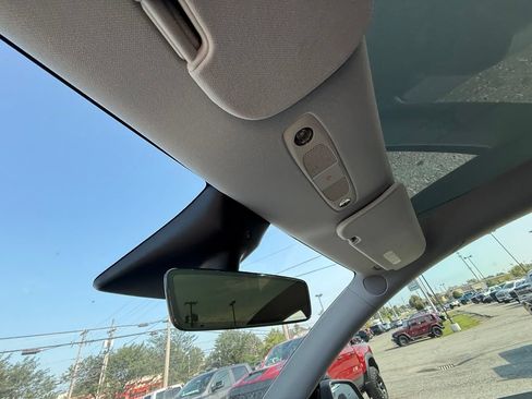 Used 2023 Tesla Model Y Long Range AWD/4WD image 20