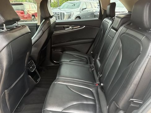 Used 2022 Lincoln Nautilus AWD w/ Premium Package image 6