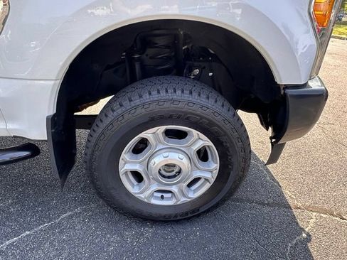 Used 2017 Ford F250 XL w/ Power Equipment Group AWD/4WD image 12