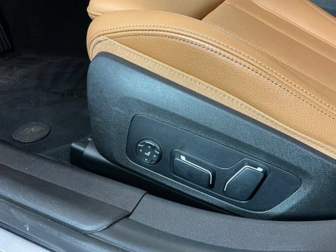 Certified 2025 BMW 330i Sedan w/ Convenience Package RWD image 21