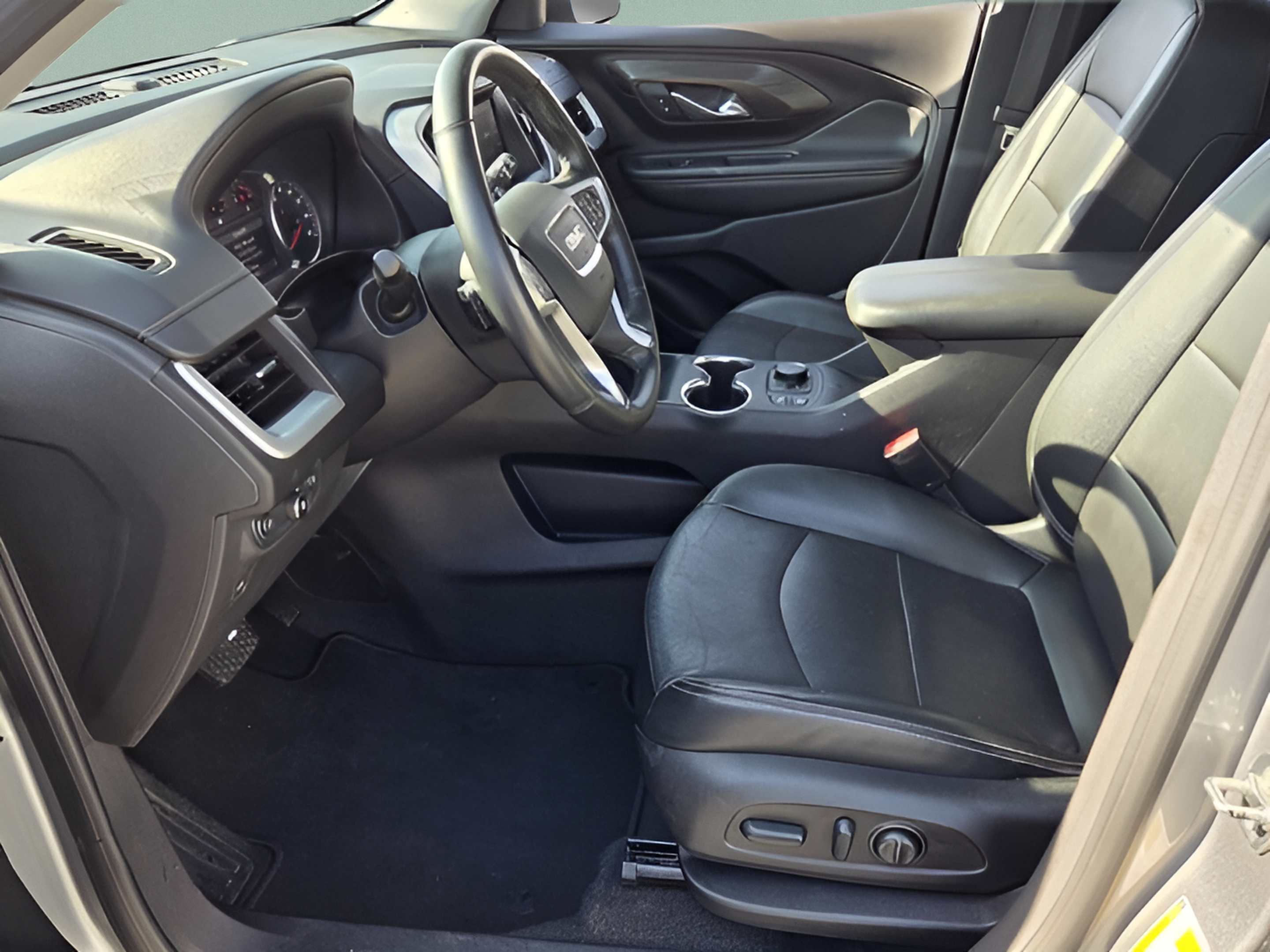 Used 2024 GMC Terrain SLT AWD/4WD image 9