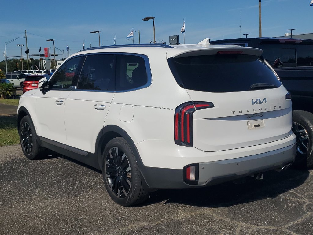 Used 2024 Kia Telluride SX w/ Towing Package FWD image 3