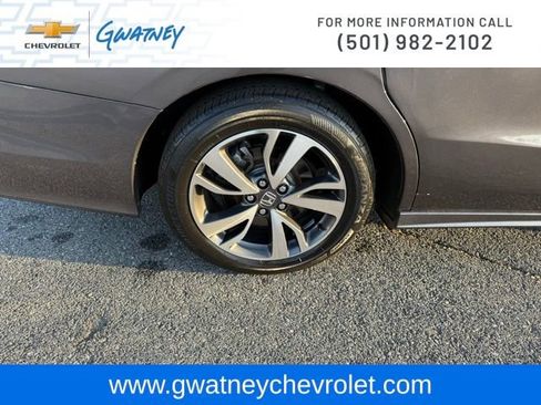 Used 2023 Honda Odyssey Touring image 11