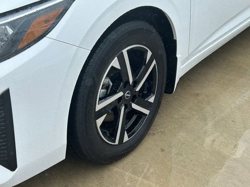 Used 2025 Nissan Sentra SV FWD image 9