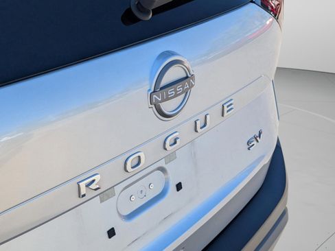 Used 2023 Nissan Rogue SV image 21
