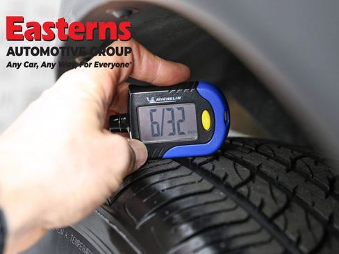 Used 2018 Chevrolet Trax LT w/ LT Convenience Package image 27