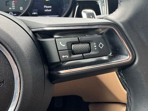 Used 2025 Porsche Macan AWD/4WD image 25