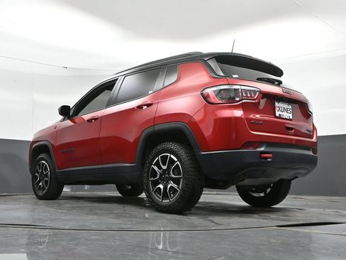 Used 2025 Jeep Compass Trailhawk AWD/4WD image 48