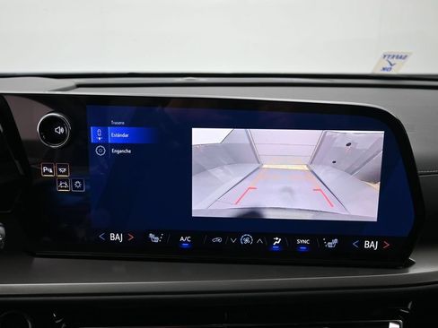 Used 2026 Chevrolet Traverse LT FWD image 11