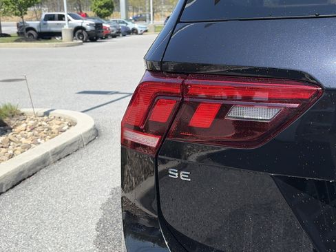 Used 2023 Volkswagen Tiguan SE FWD image 4