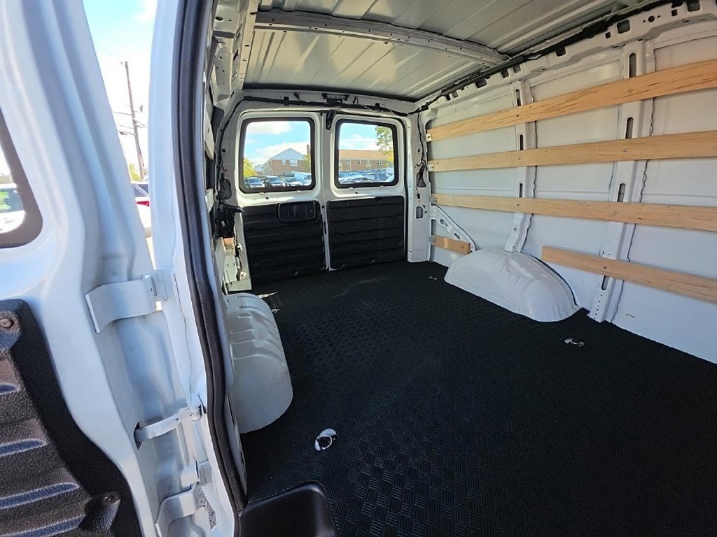Used 2025 GMC Savana 2500 w/ Driver Convenience Package RWD image 24