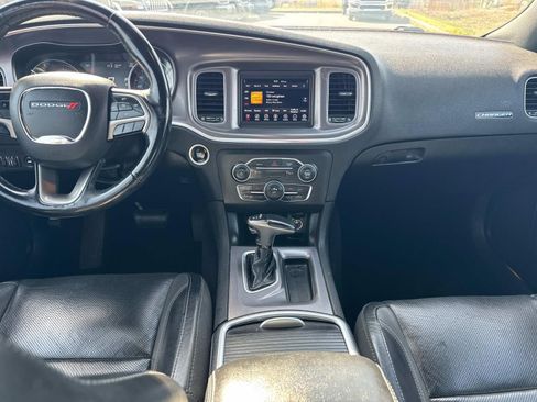 Used 2019 Dodge Charger SXT w/ Leather Interior Group RWD image 18
