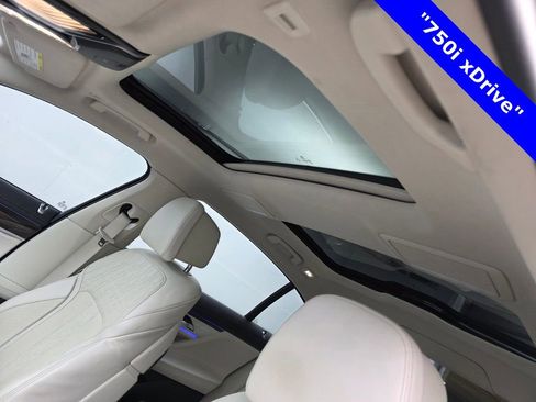Used 2022 BMW 750i xDrive image 12