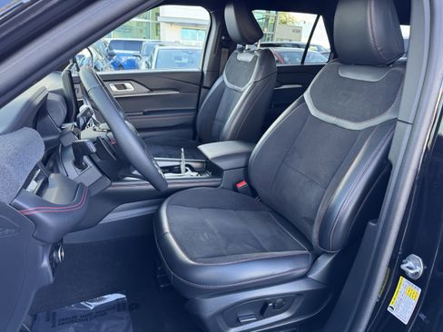Used 2025 Ford Explorer ST image 15
