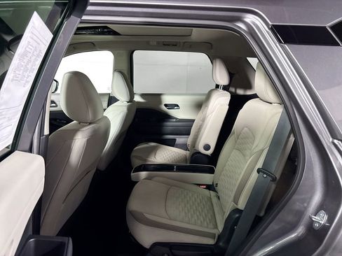 Used 2022 Nissan Pathfinder SV w/ SV Premium Package image 20