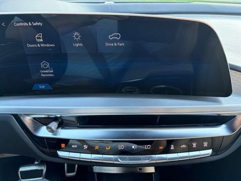 Used 2026 Cadillac Lyriq Signature Luxury w/ Nappa Leather Package AWD/4WD image 28