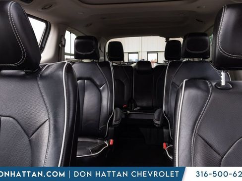 Used 2023 Chrysler Pacifica Limited FWD image 17
