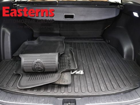 Used 2021 Toyota RAV4 LE image 9