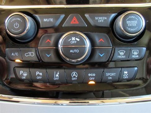 Used 2020 Jeep Grand Cherokee Overland w/ Interior Metal Package AWD/4WD image 27