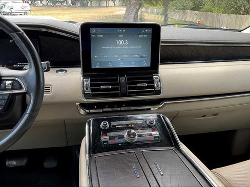 Used 2021 Lincoln Navigator Reserve w/ Luxury Package image 6