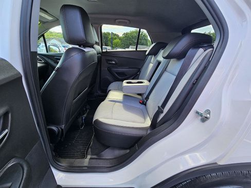 Used 2019 Chevrolet Trax LT w/ Driver Confidence Package FWD image 17