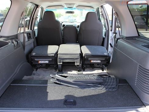 Used 2006 Ford Expedition XLT AWD/4WD image 35