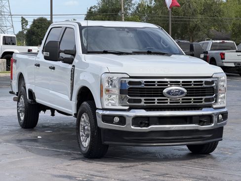 Used 2023 Ford F250 XLT w/ FX4 Off-Road Package AWD/4WD image 3