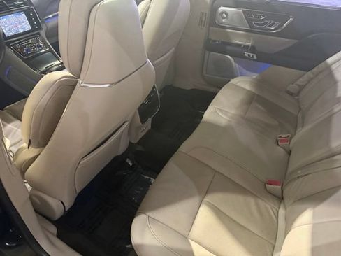 Used 2020 Lincoln Continental Reserve w/ Luxury Package AWD/4WD image 28