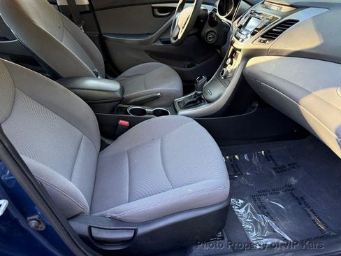 Used 2015 Hyundai Elantra SE w/ Option Group 02 FWD image 10