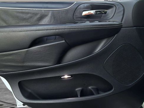 Used 2018 Dodge Grand Caravan SXT w/ Blacktop Package image 37